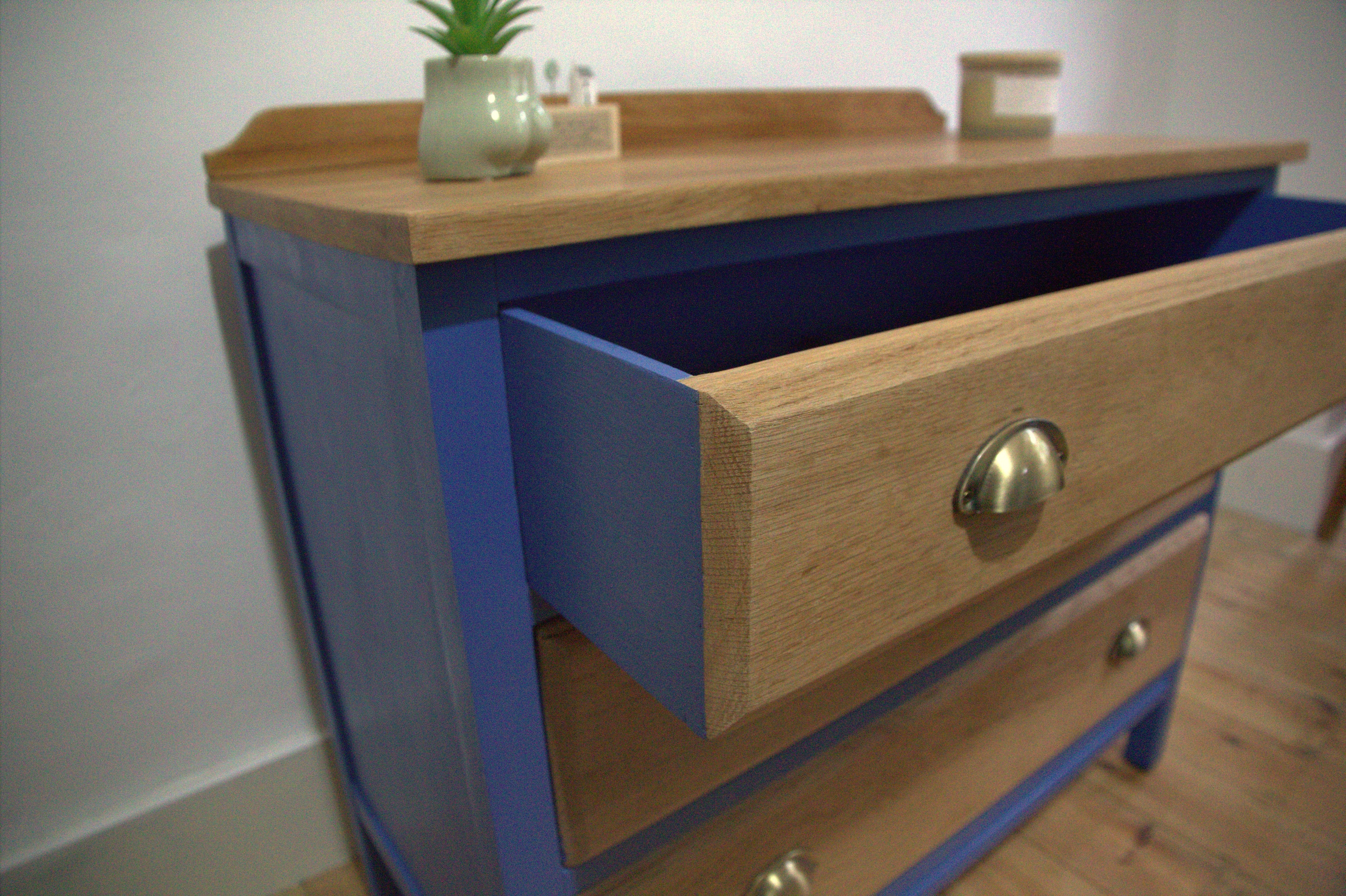 Petite oak Chest of Drawers