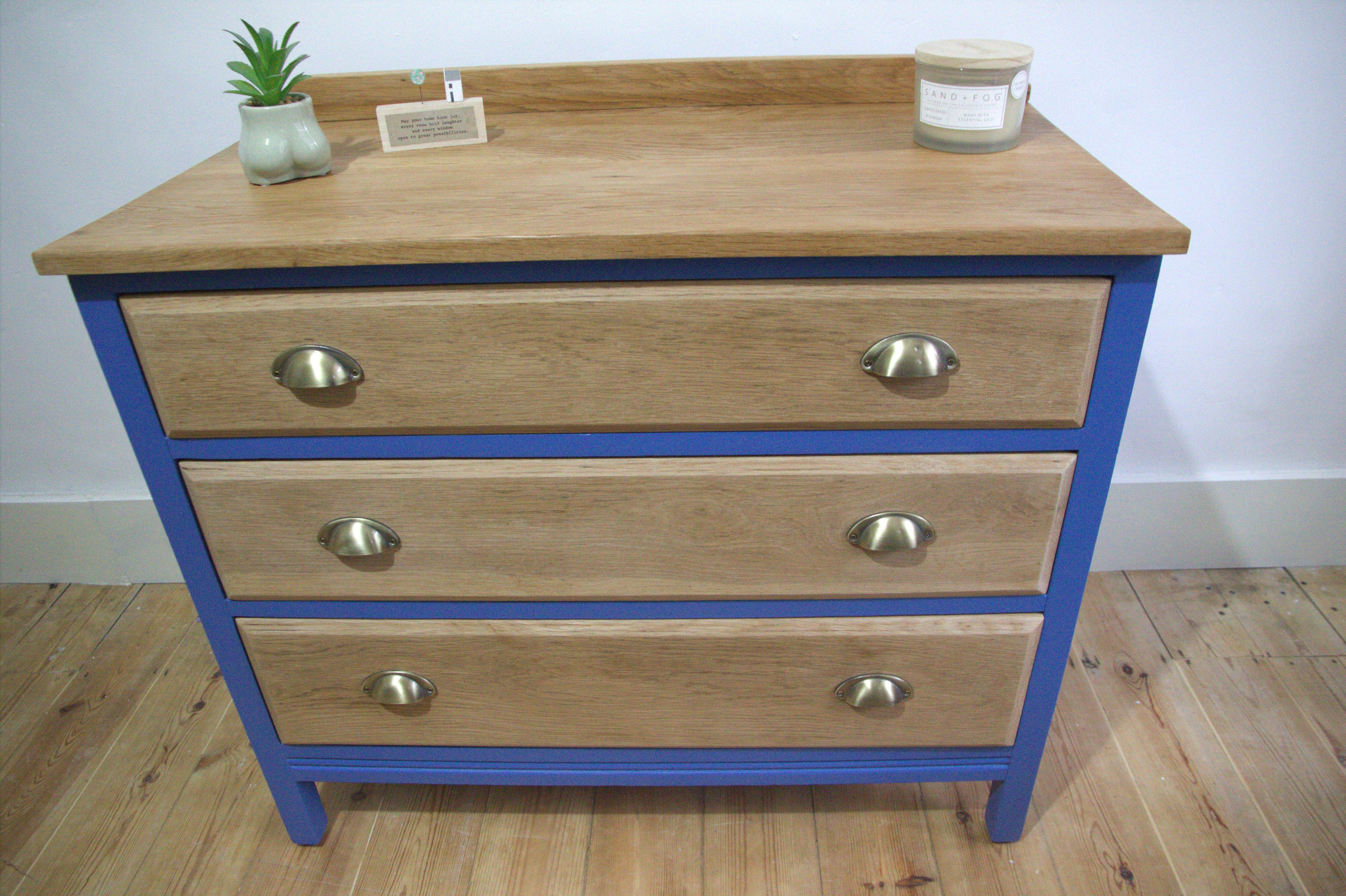 Petite oak Chest of Drawers